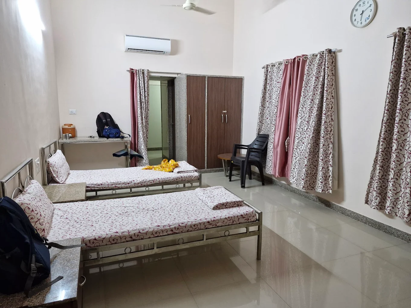 basic-ac-room-suntar-bhavan-palitana